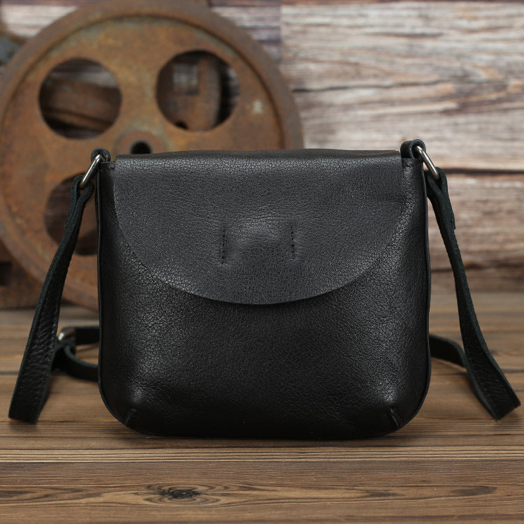 Sleek Leather Crossbody Bag with Minimalist Design